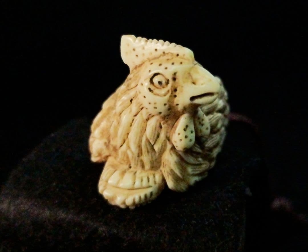 玉石 在銘 「雄鶏 図 酉年」根付