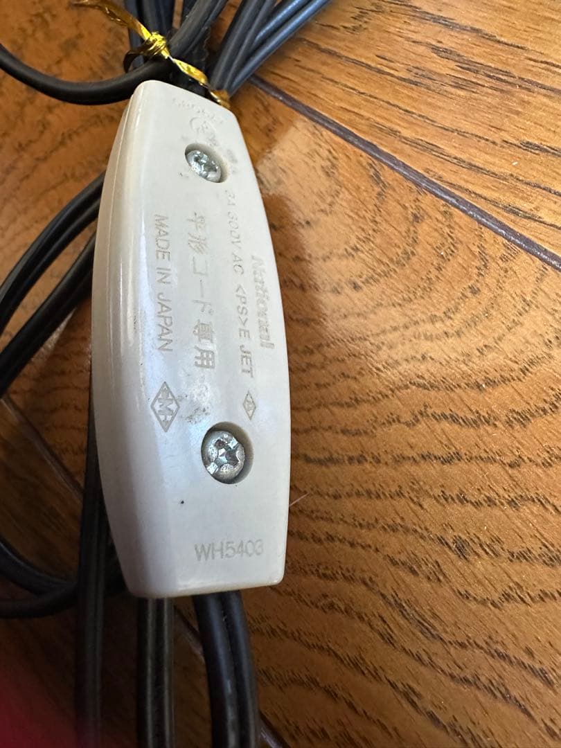 「黒フロアスタンド」牛革に凸凹加工のオシャレ円柱形