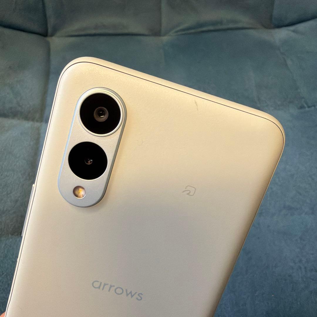 スマホ　arrows We2 本体　ミント　ライトブルー