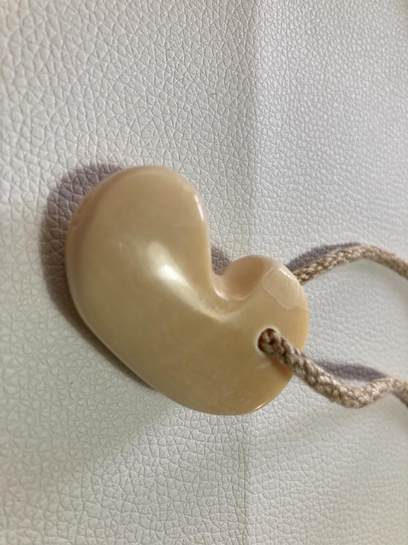 アイヌ工芸　マッコウ鯨　勾玉　ネックレス　ハンドメイド　組紐