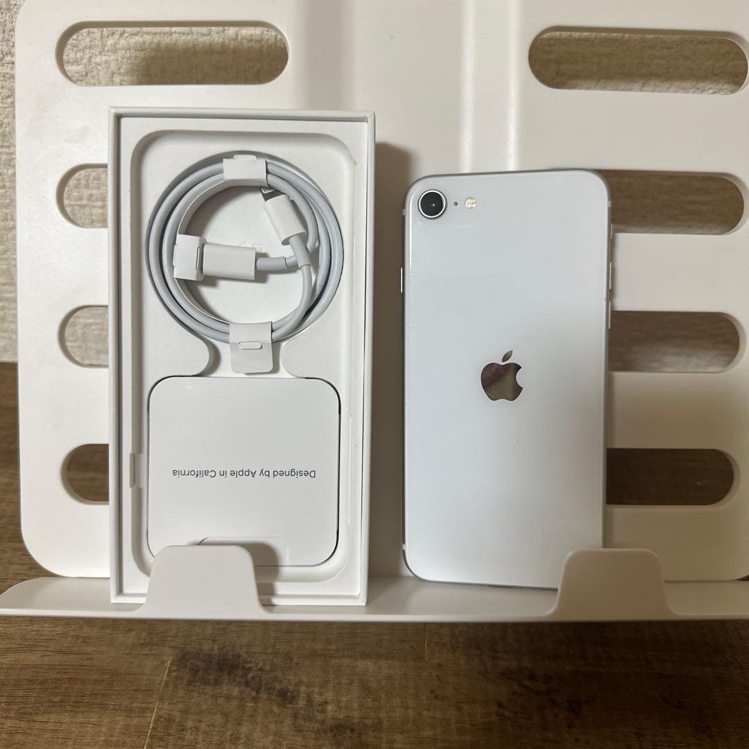 米*助様 iPhone SE（第2世代）64GB SIMフリー バッテリー84％