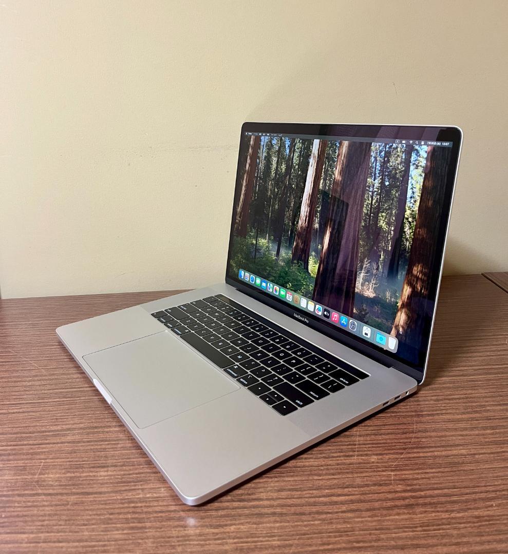 高性能・大画面 MacBook Pro 2019 - i9、32GB、512GB