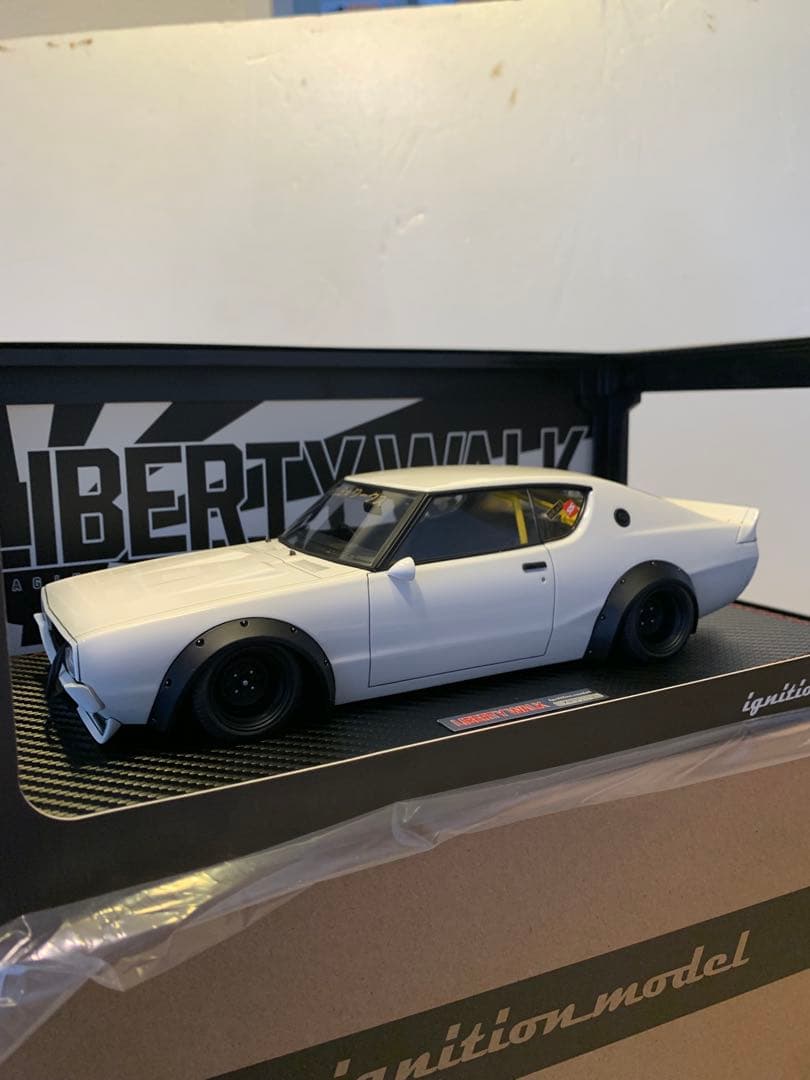 イグニッションモデル　1/18 LBWK ケンメリ ホワイト　0435