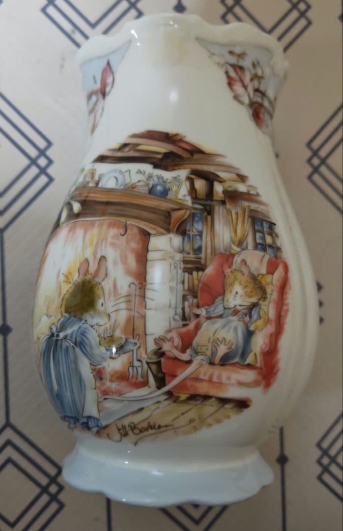 ロイヤル・ドルトン　ブランブリーヘッジ　ウインター　花瓶