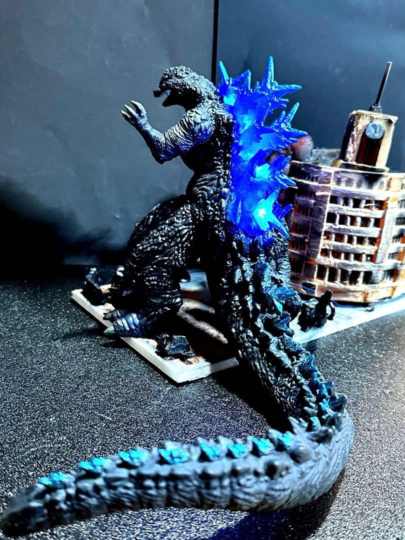 プレミアムバンダイ限定ムービーモンスター躍動２０２３熱放射カラーver