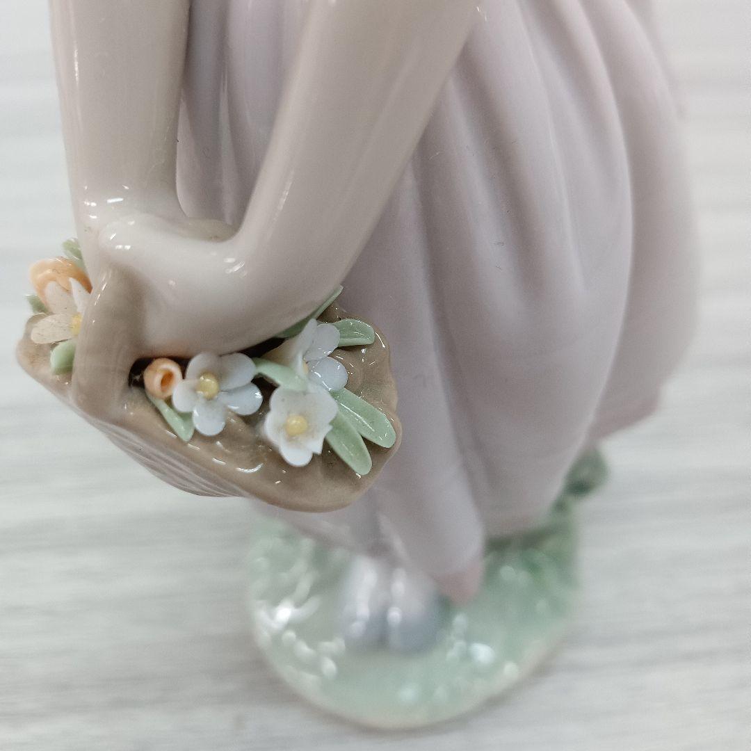 ♢114 LLADRO リヤドロ 花の小径 フィギュリン 女の子 陶器人形 置物