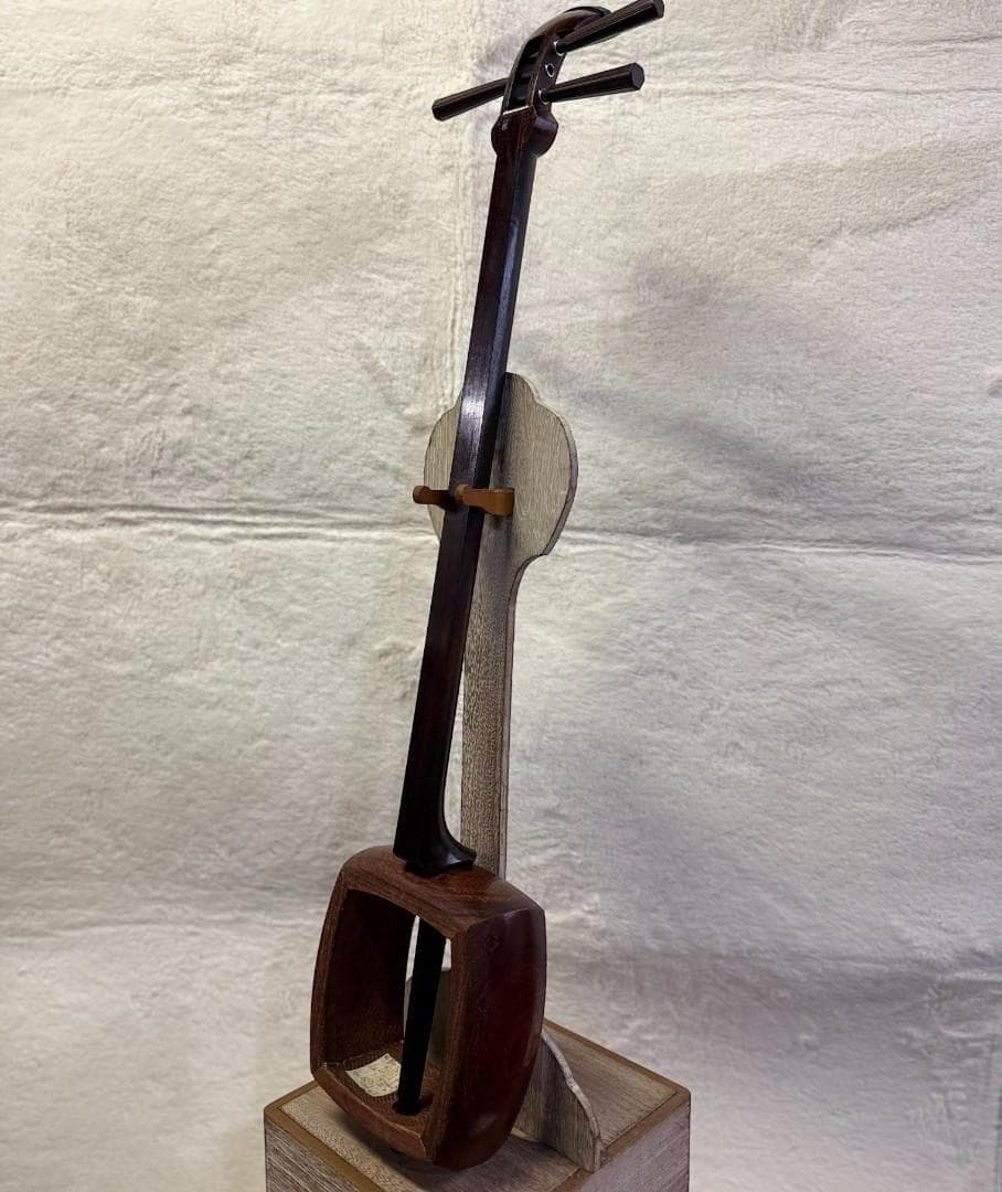 三味線 中古品 紅木 花梨 綾杉胴 ８０年代 ケース付き 本体