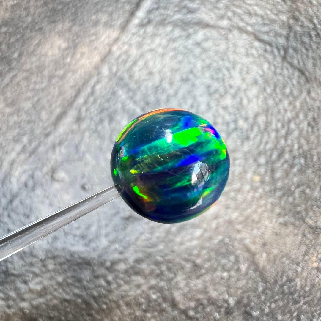 強いファイヤーが輝く！　ブラックオパール　ビーズ　粒売り　1