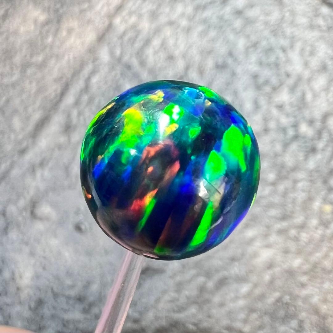 強いファイヤーが輝く！　ブラックオパール　ビーズ　粒売り　1