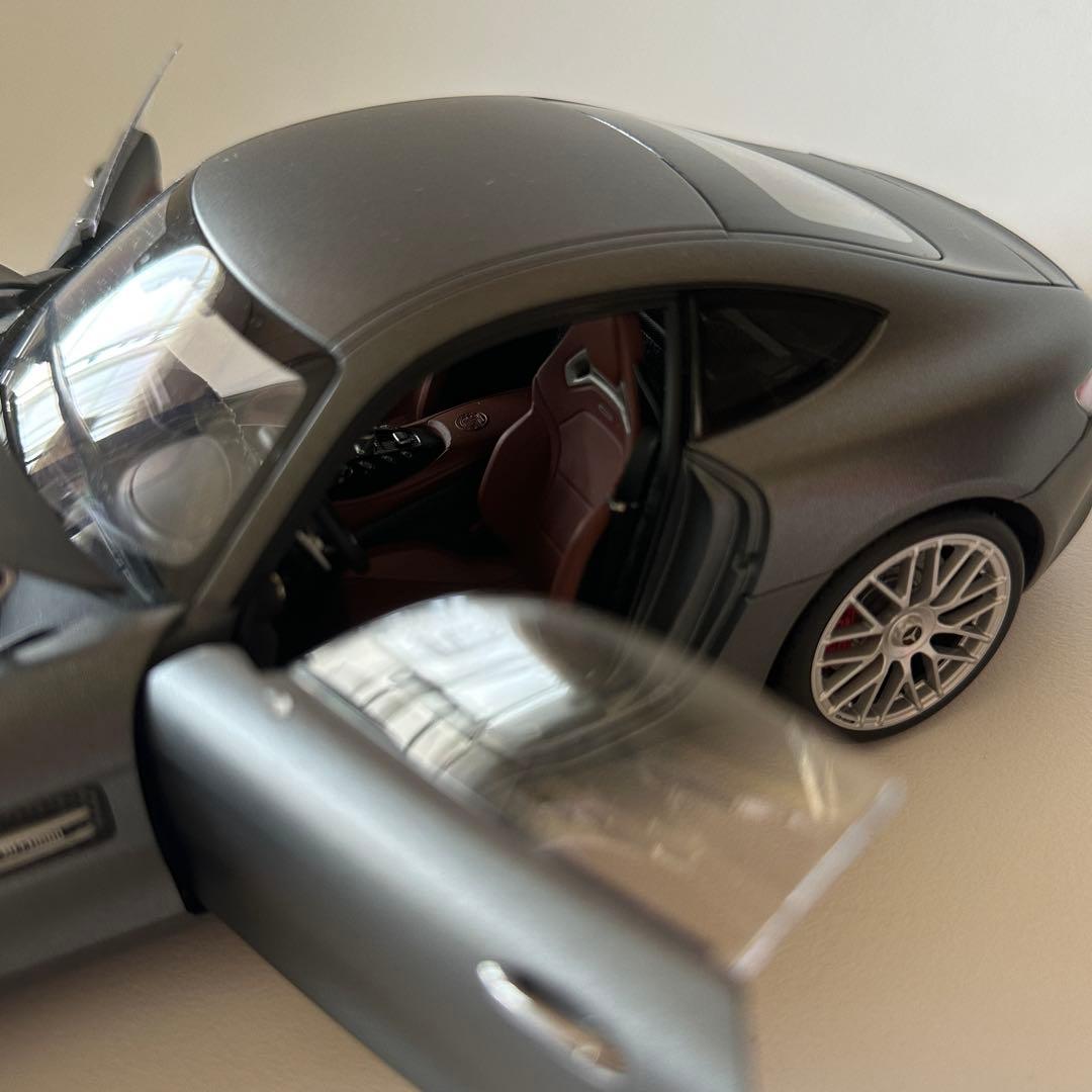 Mercedes-Benz AMGGTミニカー 1/18マットグレー