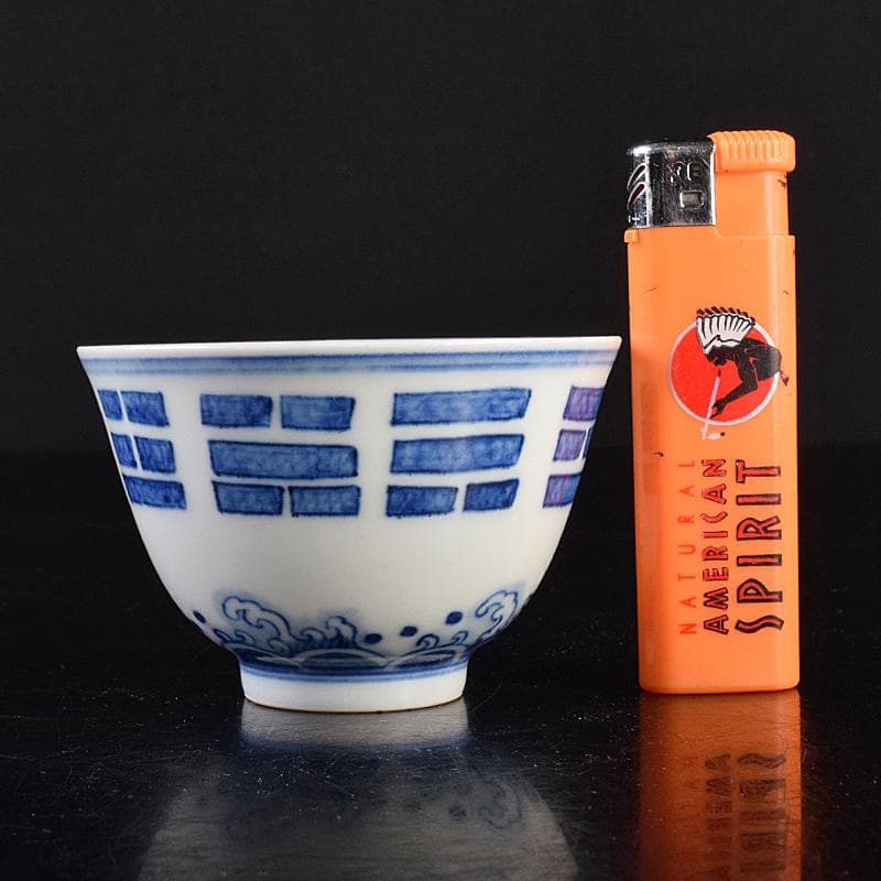 中国　大明成化年製　青花波文盃　C　7807E