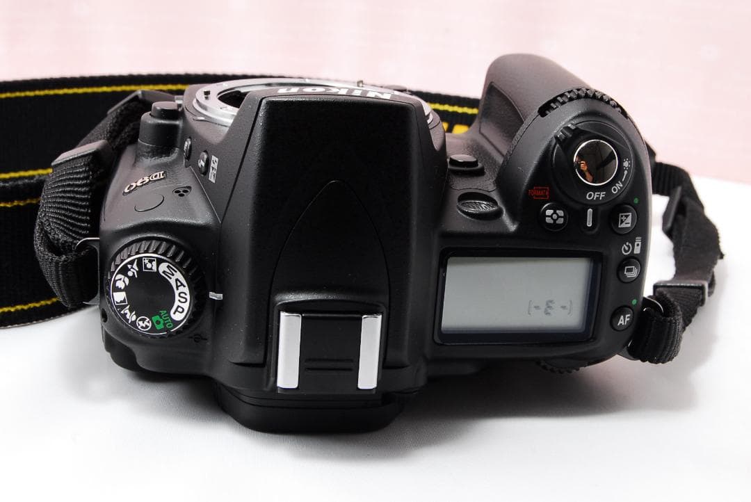 〓手振れ補正レンズ付〓ニコン Nikon D90 デジタル一眼レフカメラ
