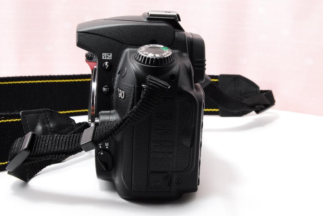 〓手振れ補正レンズ付〓ニコン Nikon D90 デジタル一眼レフカメラ