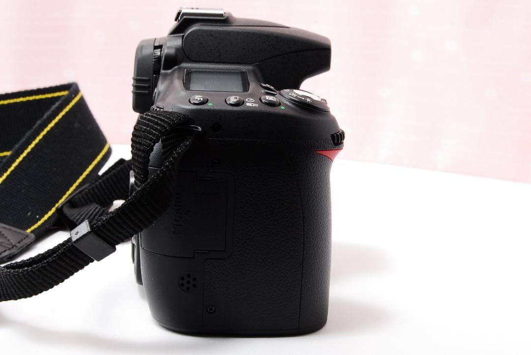 〓手振れ補正レンズ付〓ニコン Nikon D90 デジタル一眼レフカメラ