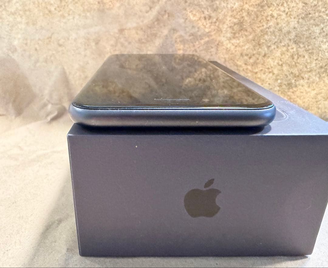 【美品】Apple iPhone8 64GB スペースグレー バッテリー93%