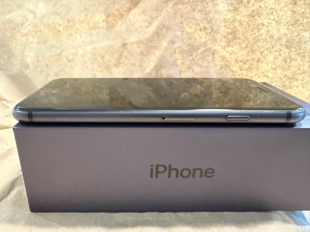 【美品】Apple iPhone8 64GB スペースグレー バッテリー93%