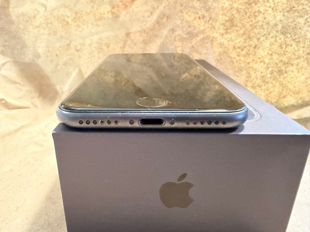 【美品】Apple iPhone8 64GB スペースグレー バッテリー93%