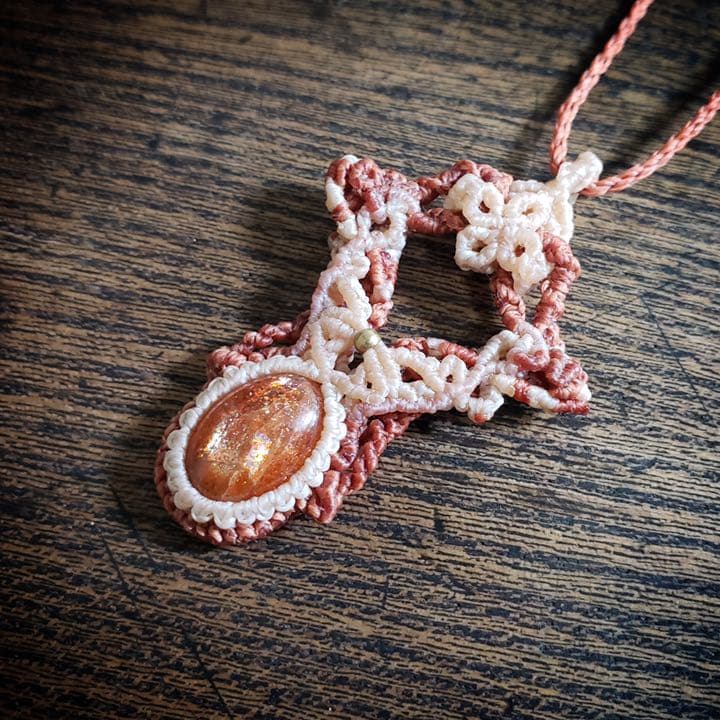 日長石「サンストーン 」マクラメ編みネックレス