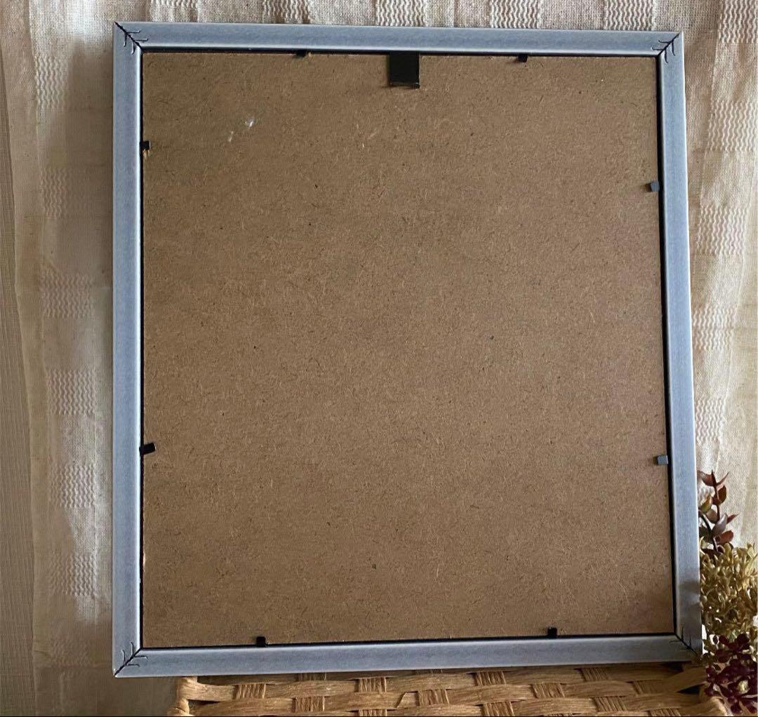 絵画 。壁掛け絵原画【美しい花束を整えた少女は2匹のシャム猫と遊んでいる】