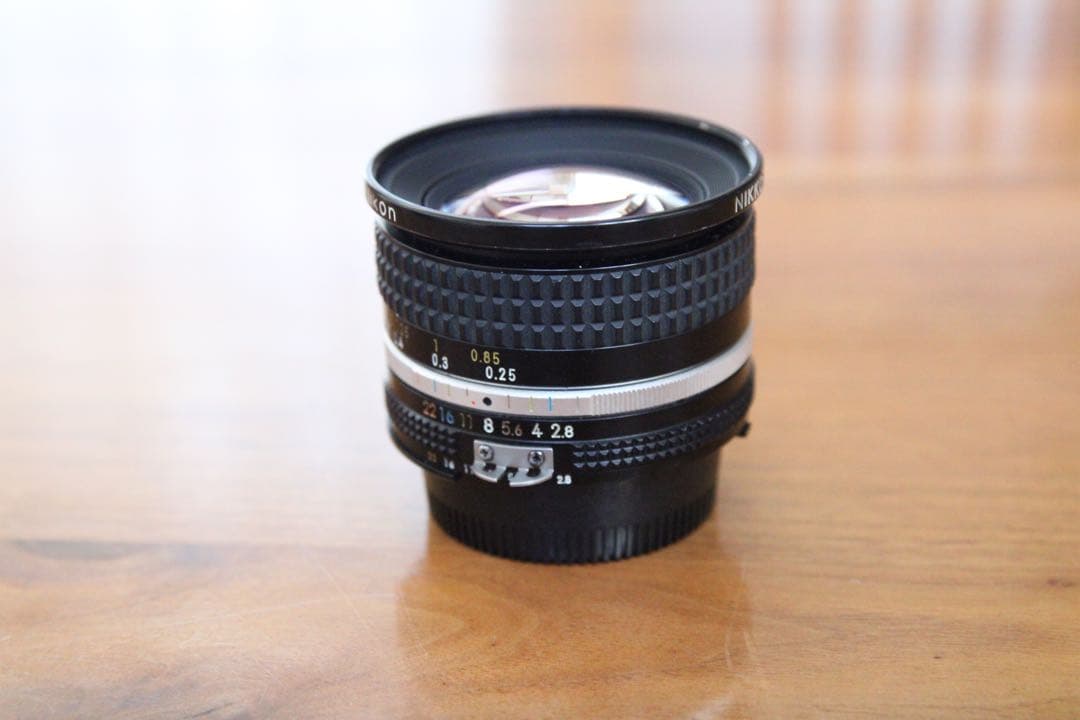 Nikon NIKKOR 20mm f/2.8 レンズ