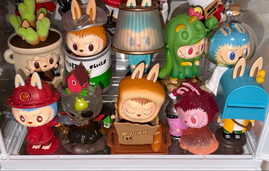 クッション・抱きまくら・ブランケット THE MONSTERS Almost Hidden LABUBU box