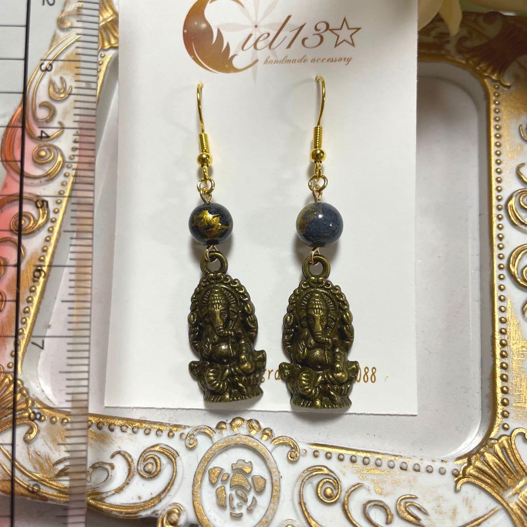 200 ゴールドガネーシャと天然石のピアス・イヤリング