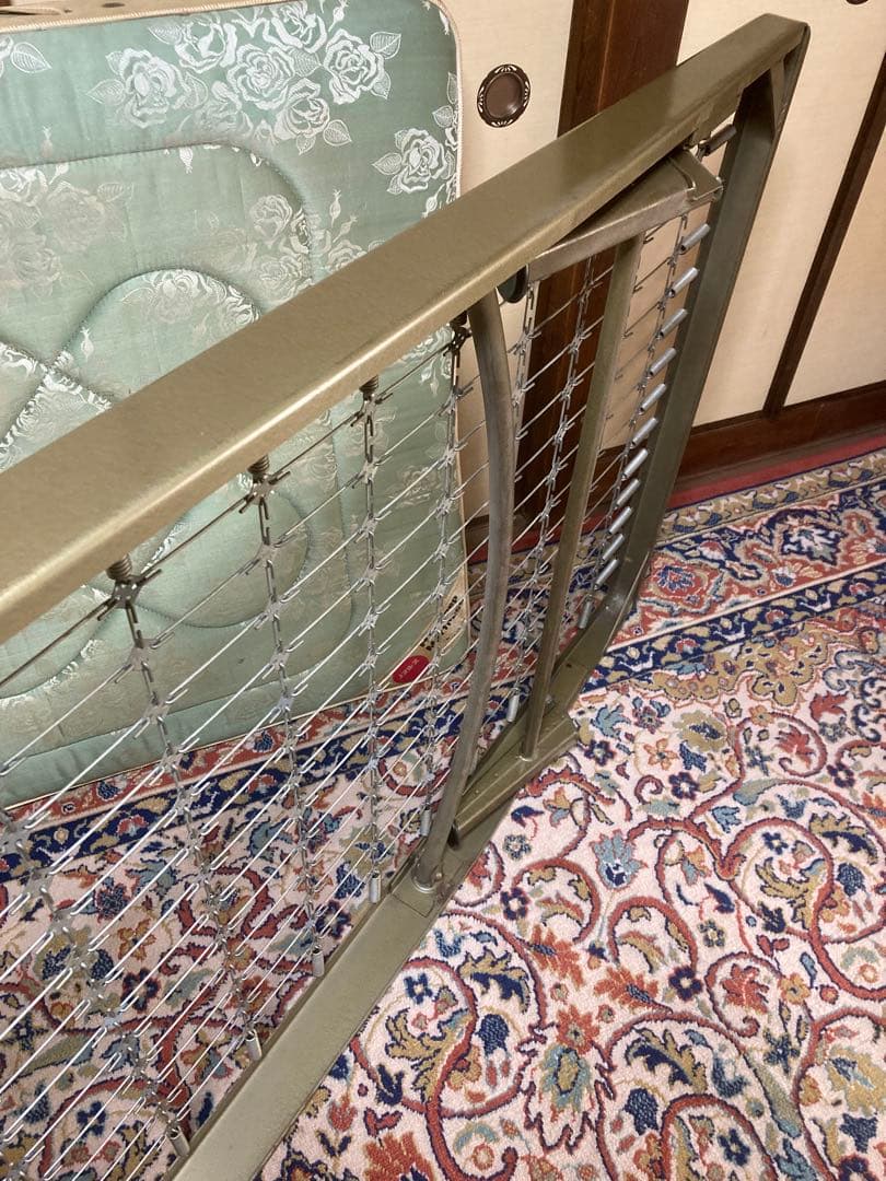 【アンティーク シングルベッド】とても丈夫な折れ足ベッド　※直接引取割引あり