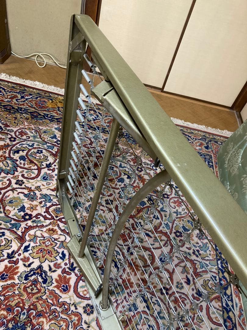 【アンティーク シングルベッド】とても丈夫な折れ足ベッド　※直接引取割引あり