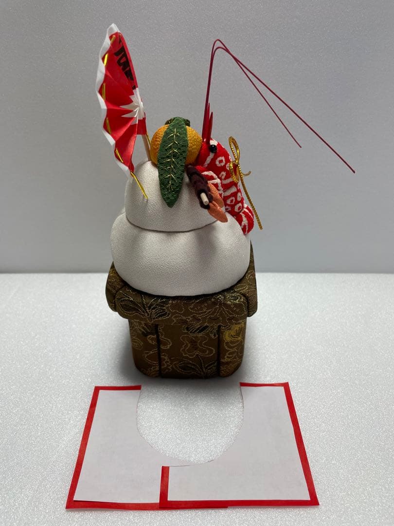 ハンドメイド　木目込み人形　鏡餅　茶系花模様の三宝