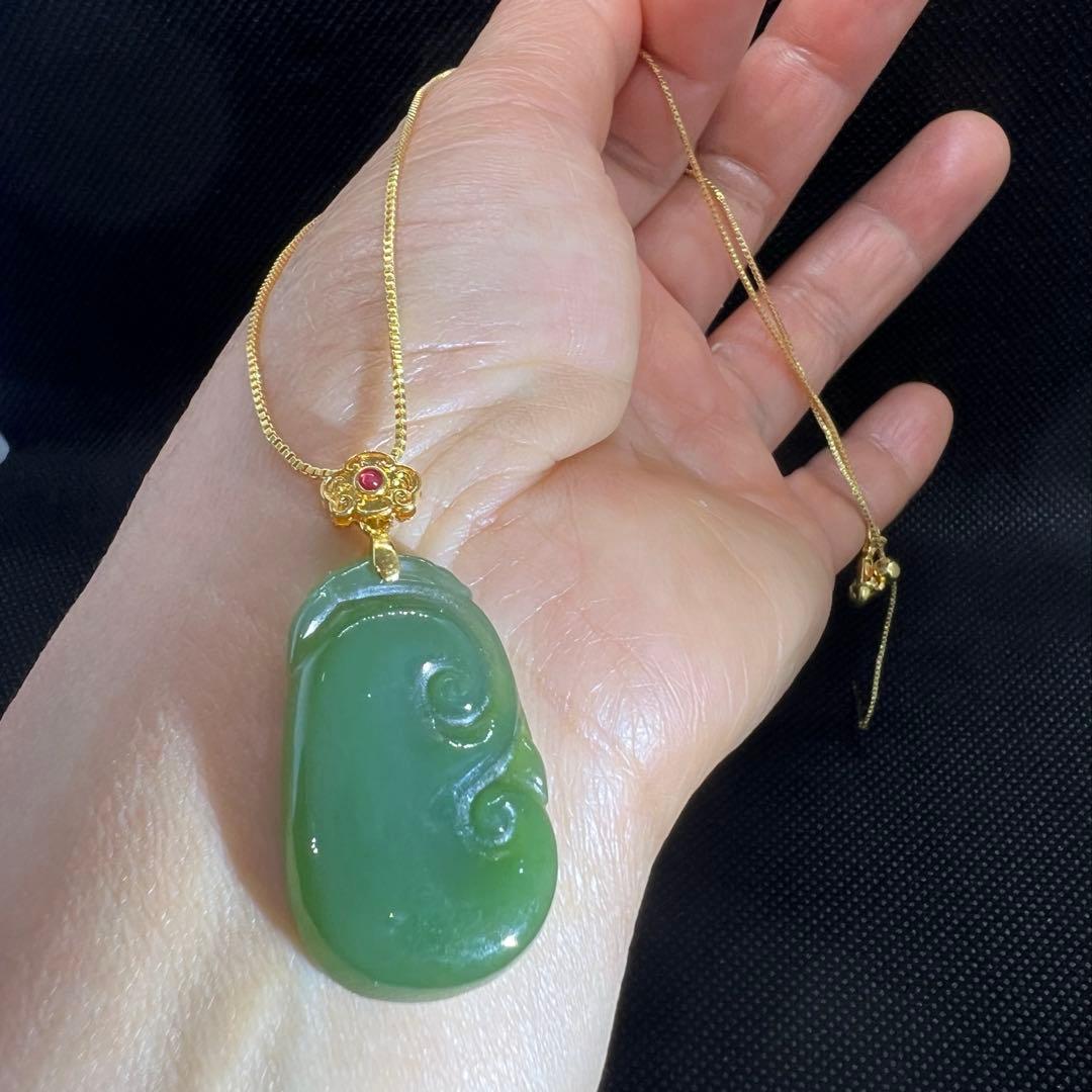 18k使用 天然陽緑翡翠 如意 ペンダントトップ　鑑定書付き　AB984