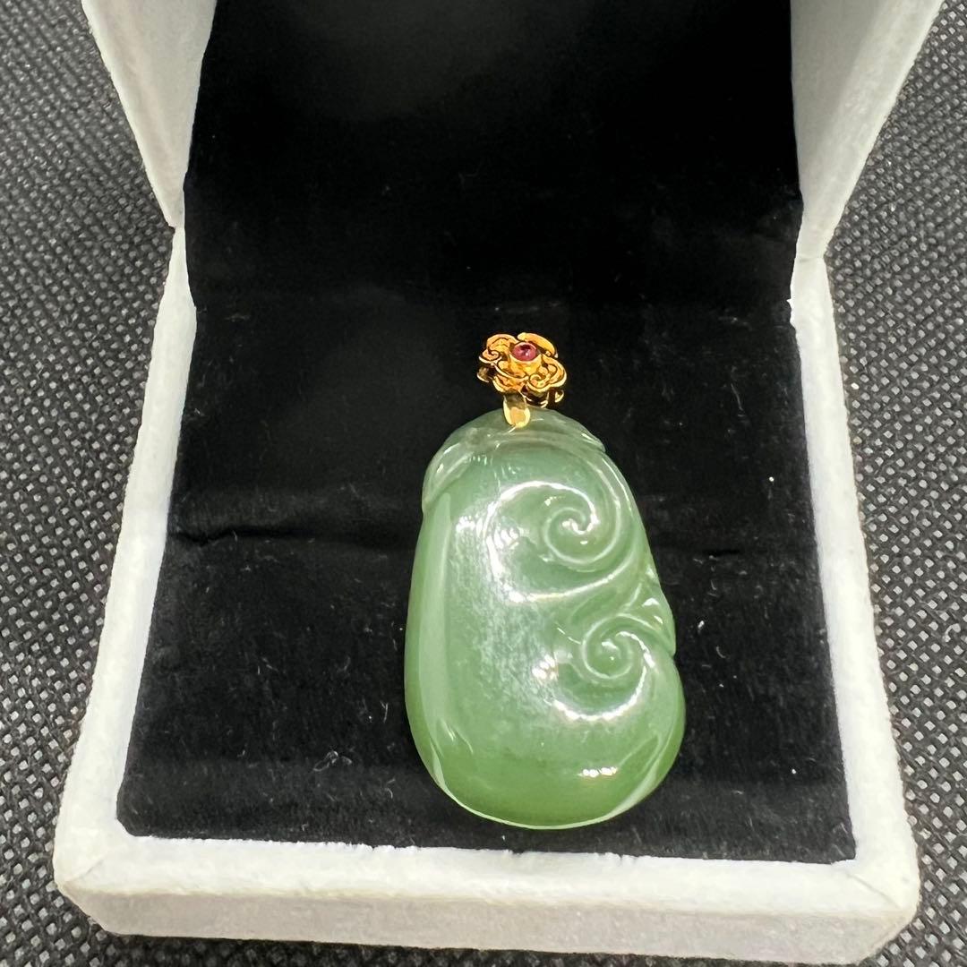 18k使用 天然陽緑翡翠 如意 ペンダントトップ　鑑定書付き　AB984