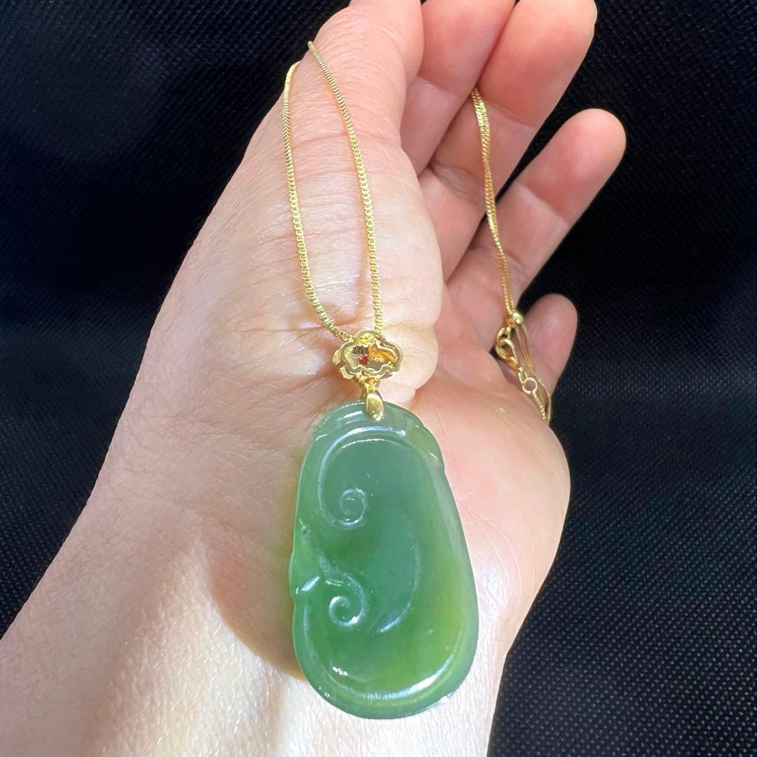 18k使用 天然陽緑翡翠 如意 ペンダントトップ　鑑定書付き　AB984