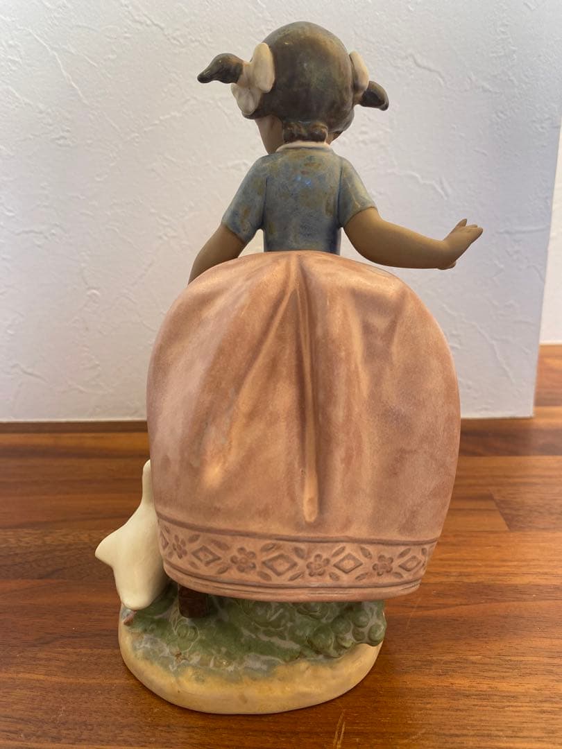 レア　リヤドロ No.2306 HURRY NOW 陶器人形　フィギュリン