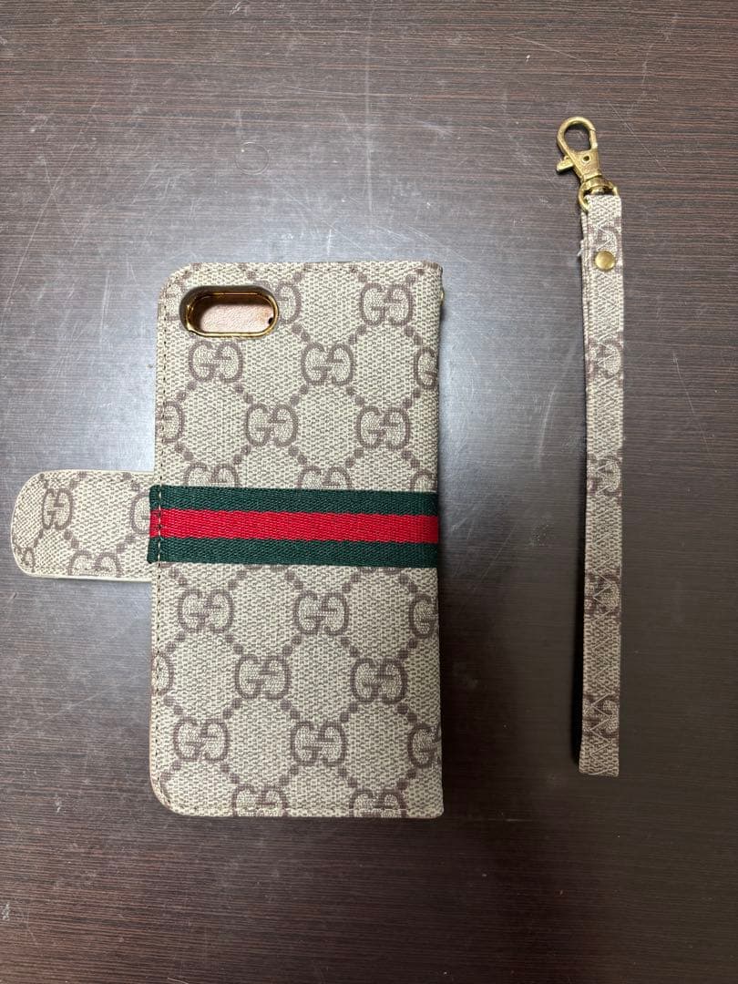 Gucci GGパターン 手帳型ケース ストラップ付き