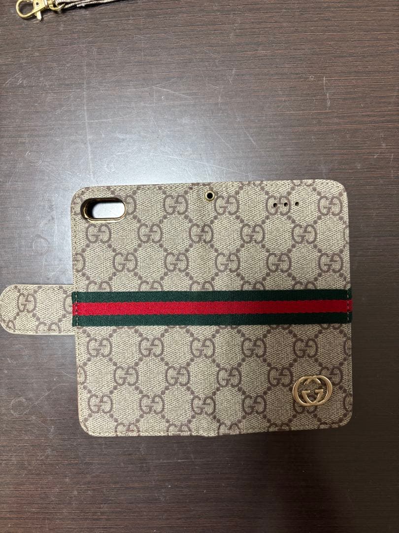 Gucci GGパターン 手帳型ケース ストラップ付き