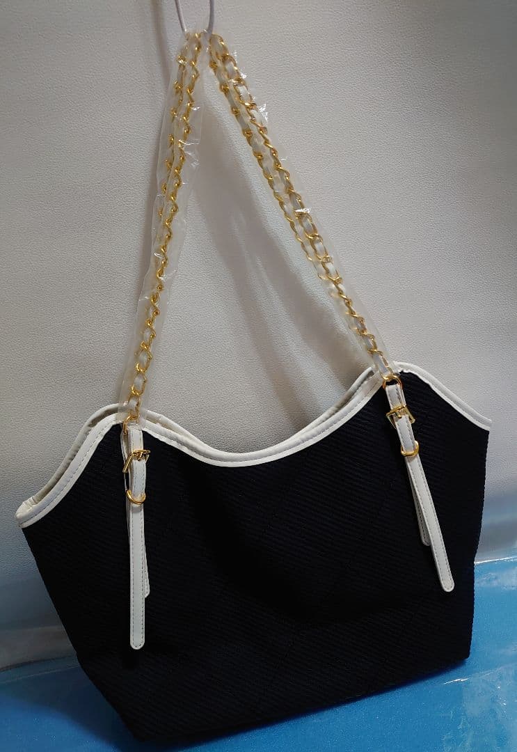 CHANEL　チェーントートバッグ ポーチ付き