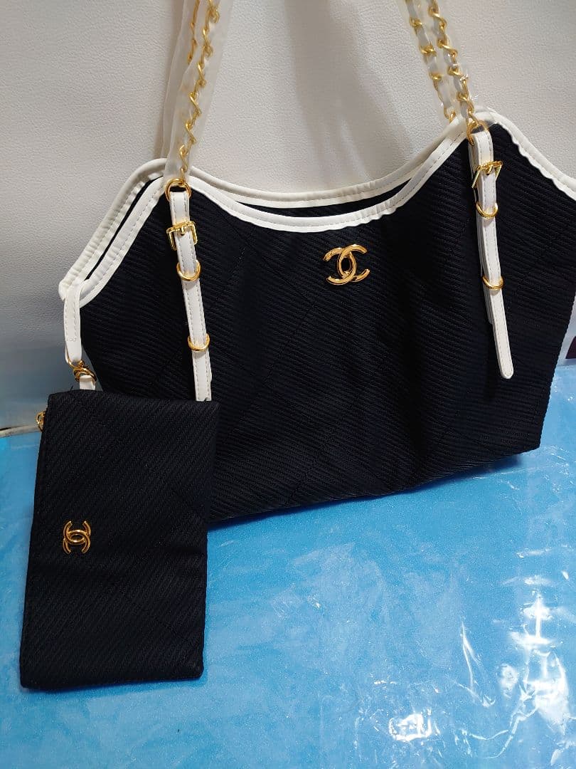 CHANEL　チェーントートバッグ ポーチ付き