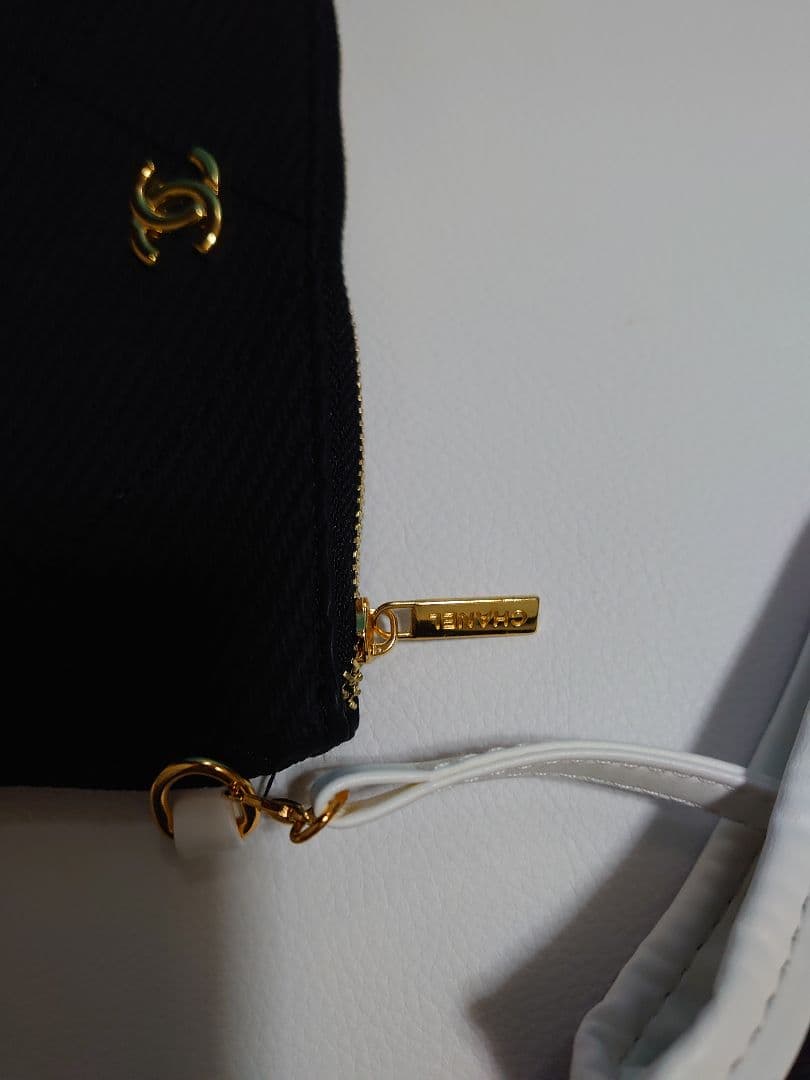 CHANEL　チェーントートバッグ ポーチ付き