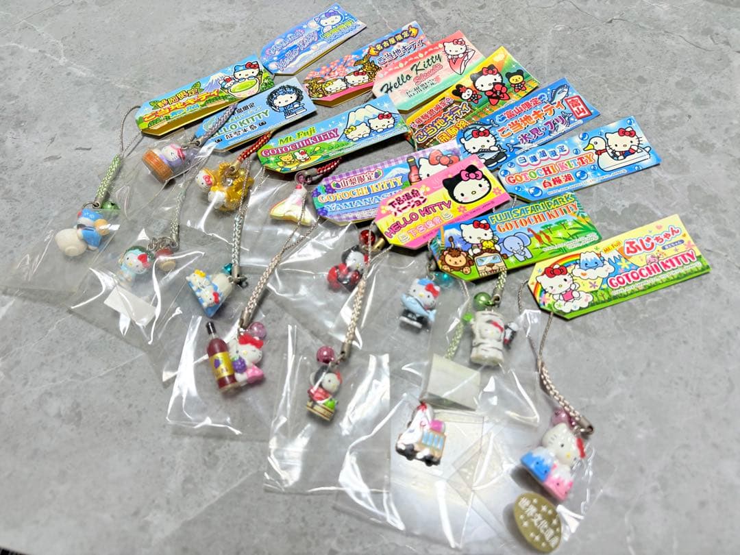 【まとめ売り】 ご当地キティ ストラップ 62個セット