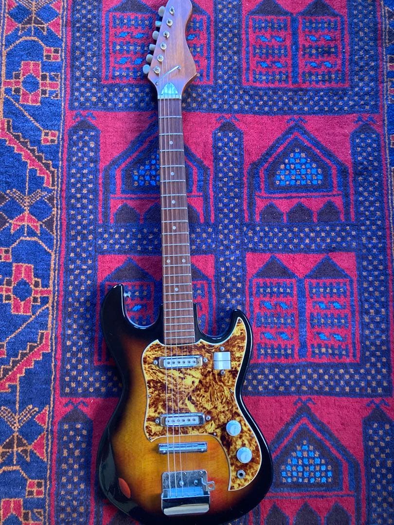 Kawai?坂井木工?ビザールギター