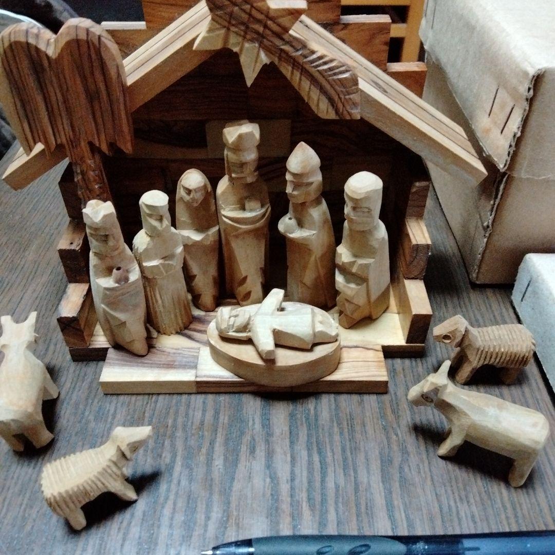 キリスト生誕のクリスマス飾り　オリーブ材　ベツレヘム製　手彫り人形と動物