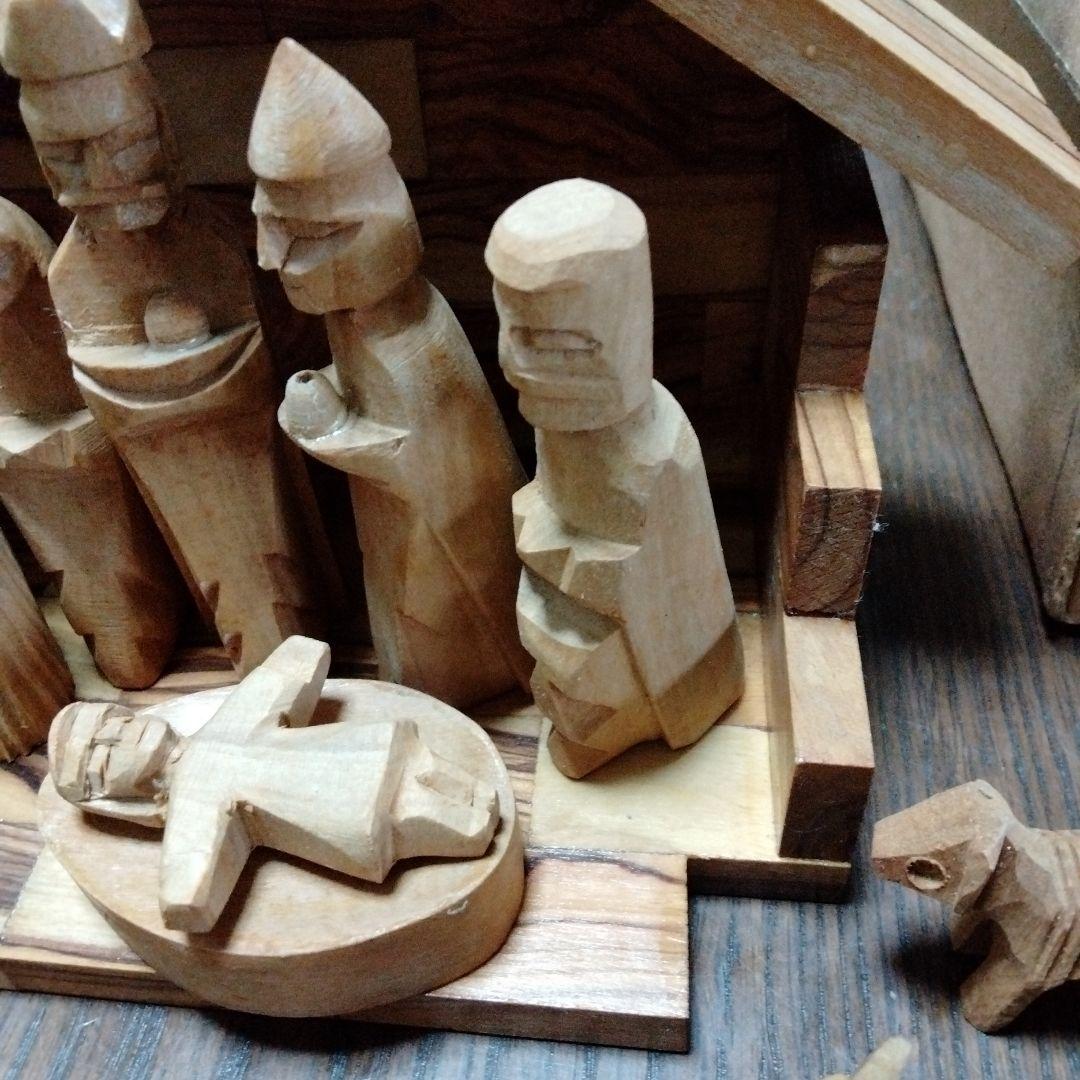 キリスト生誕のクリスマス飾り　オリーブ材　ベツレヘム製　手彫り人形と動物