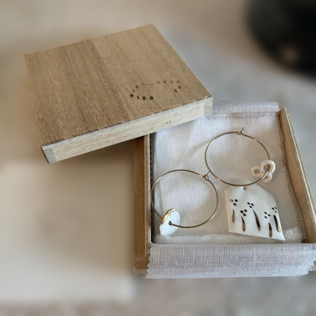 作家もの　Hoopピアス　白磁フラワーモチーフ フープピアス 陶器