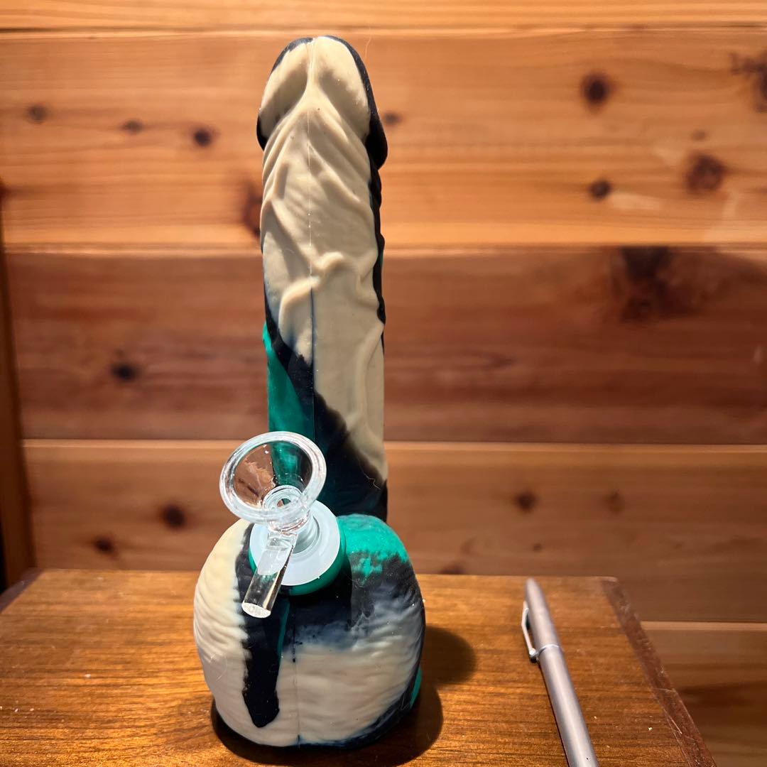 開運　NY直輸入シリコン迷彩男根　巨根型多用途喫煙具　大麻　デカ摩羅　縁起物