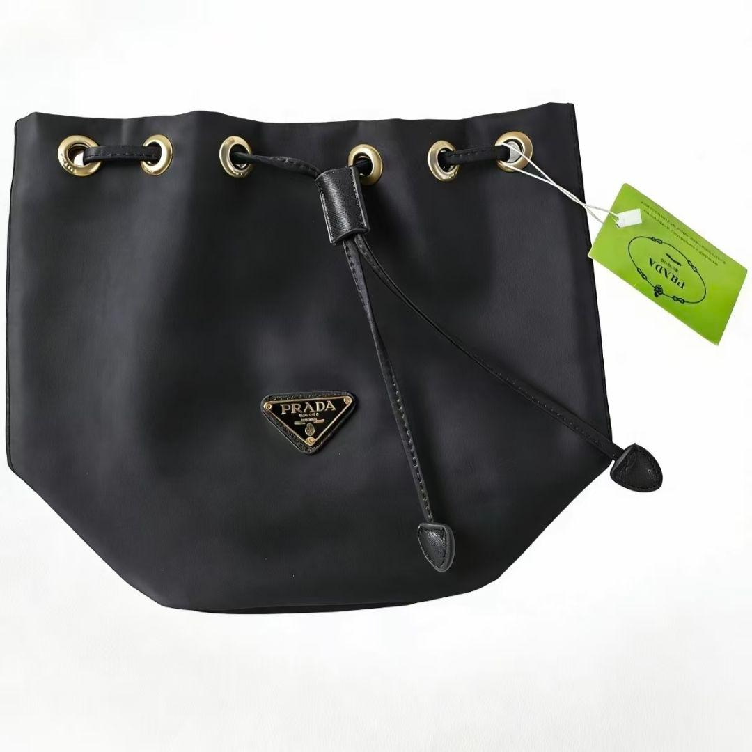 PRADA ノベルティ 巾着型 ナイロン ポーチ ブラック p1aa