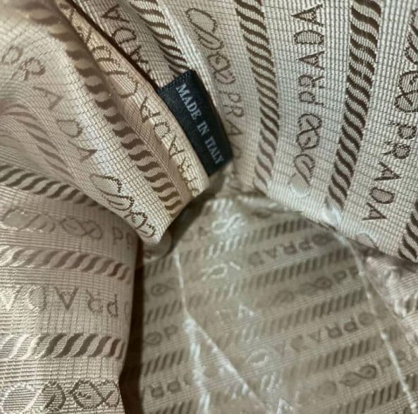 PRADA ノベルティ 巾着型 ナイロン ポーチ ブラック p1aa