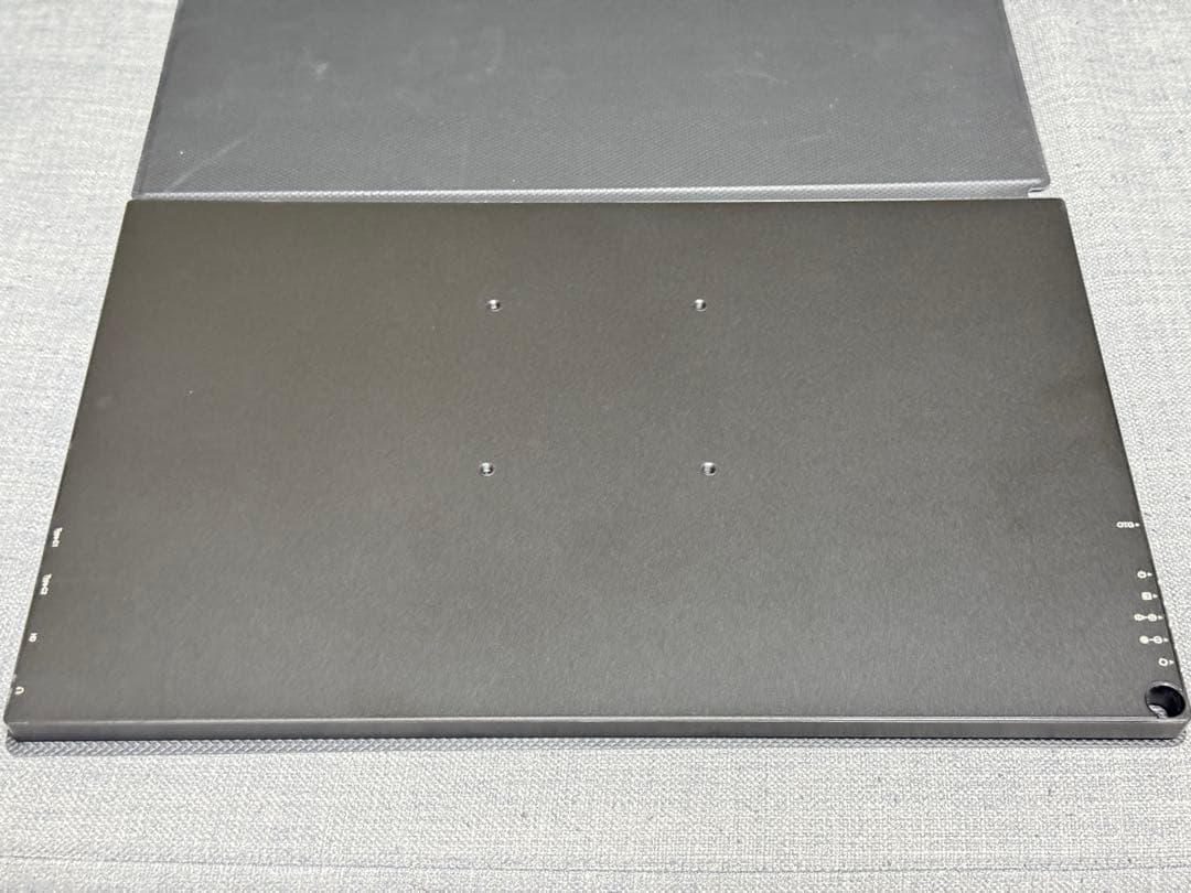 15.6インチ 4K モバイルディスプレイ