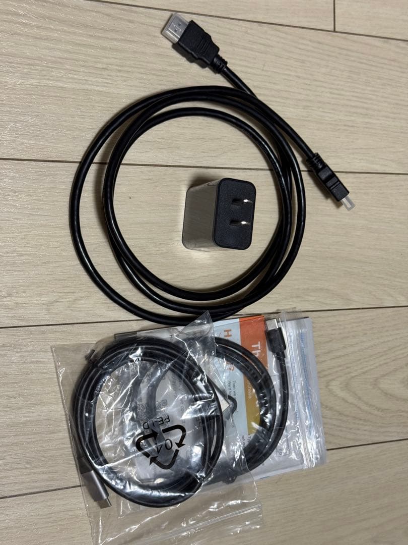 15.6インチ 4K モバイルディスプレイ