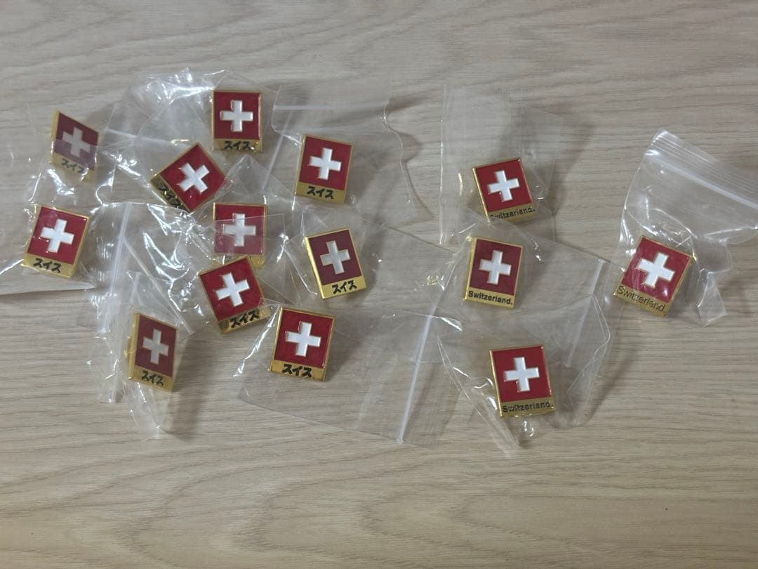 ラスト！スイス領事館スイスネックス 檜升＆ピンバッジセット（3種・14個入り）