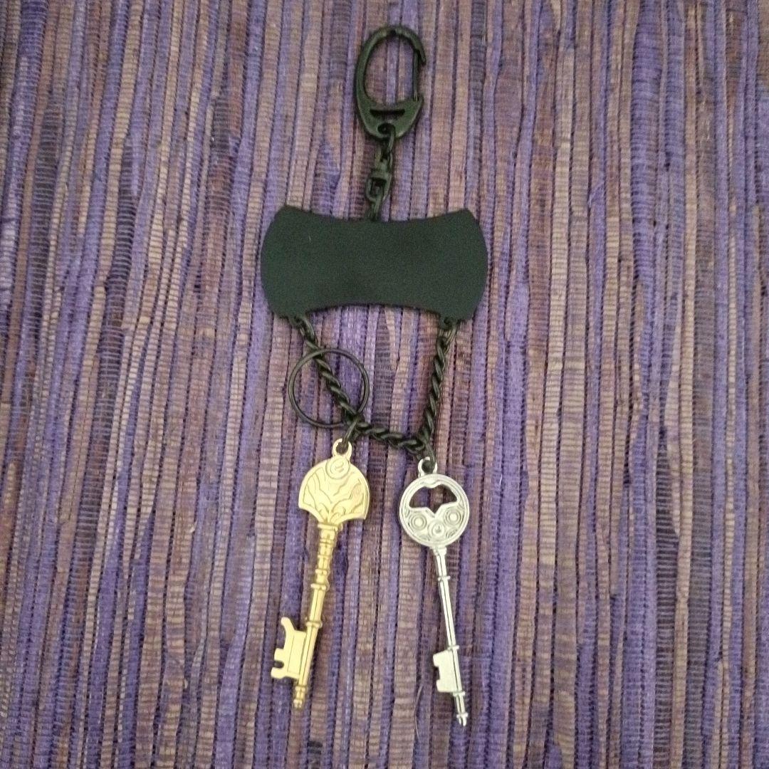 ドラクエ　キーホルダー　金と銀の鍵